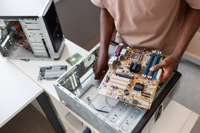 Introduction à la Maintenance Informatique